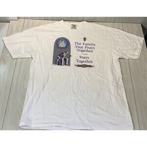 Vintage Single Stitch The Family That Prays Together Stays Together XL T-Shirt